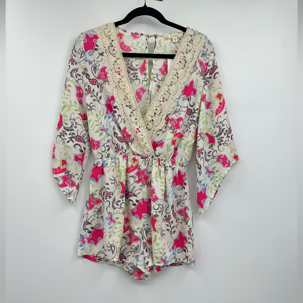 ILLA ILLA 3/4 Sleeve Romper Size Small in Pink White w/ Lace Detailing